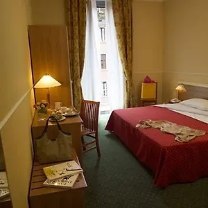 Hotel Johnny, Milán
