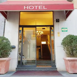 Hotel Boston, Milán