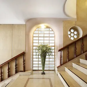 Hotel Monopole, Milán